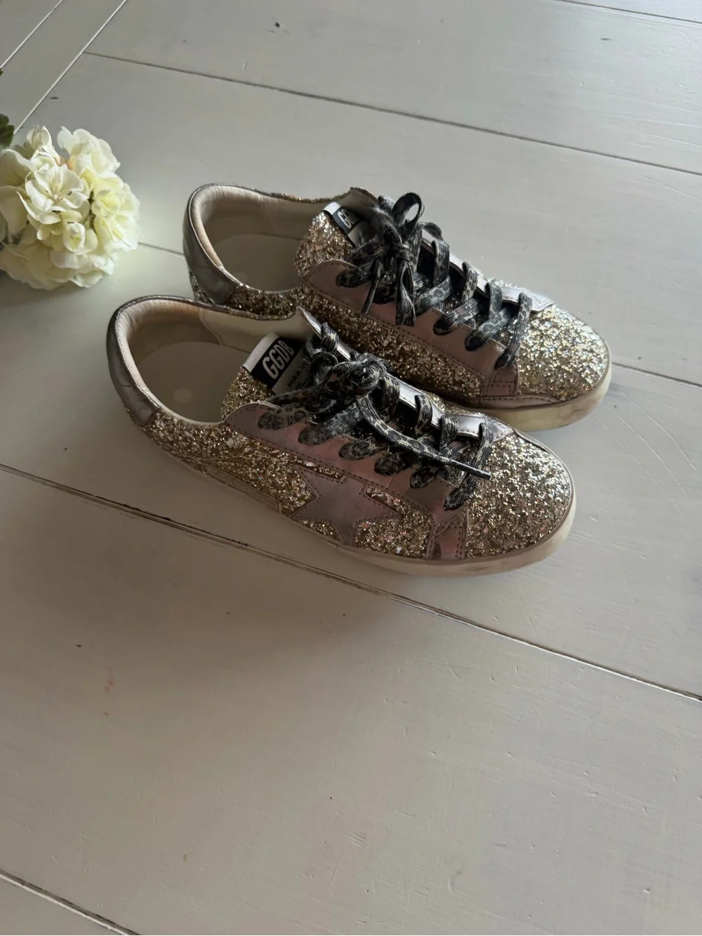 Golden Glitter Low-Top Sneakers Size 8